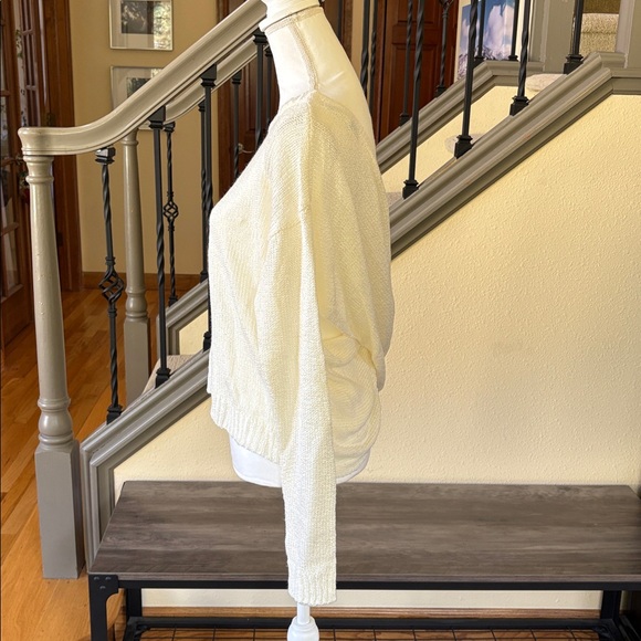 ⭐️Forever 21 Cream Knit Sweater Low Cross Over Back Size Small - Picture 3 of 8